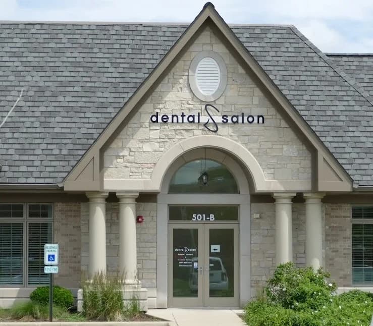 Front entrance of the Dental Salon Schaumburg office on West Golf Road.